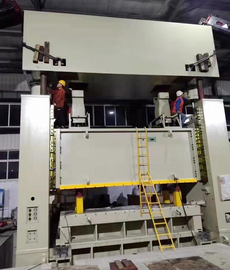 1000噸閉式雙點壓力機(jī)安裝